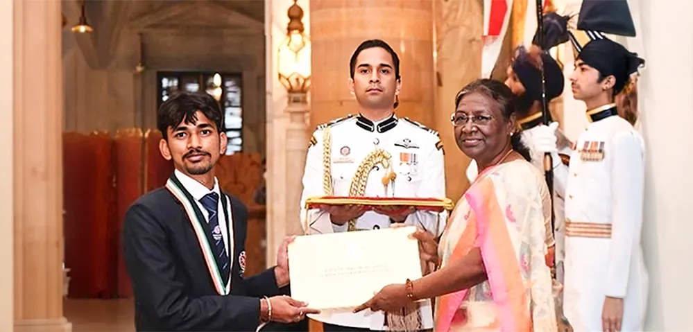 Chukkala Pardha Sardi awarded by President of India for NSS